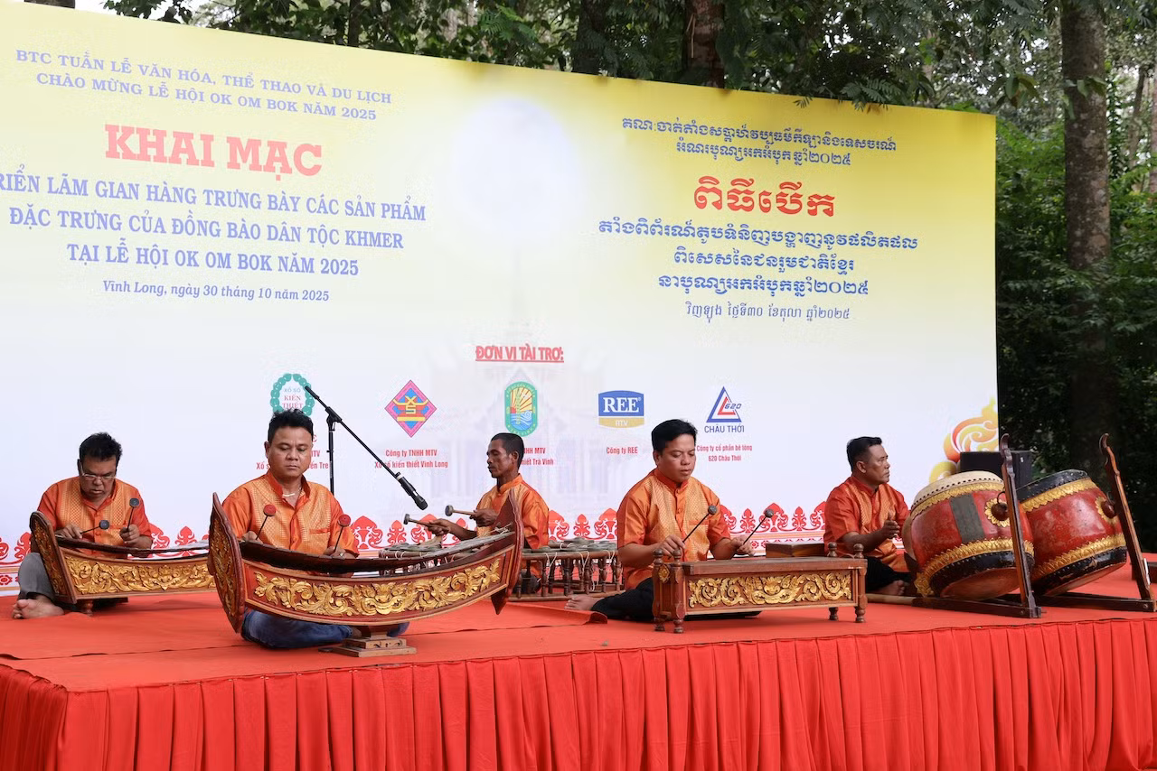 Vĩnh Long: Tuần lễ Văn hóa, Thể thao và Du lịch chào mừng lễ hội Ok Om Bok năm 2025 -0