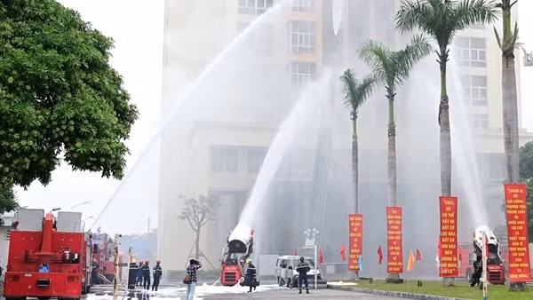 Hải Phòng huy động hơn 1.000 người diễn tập chữa cháy và cứu nạn cứu hộ