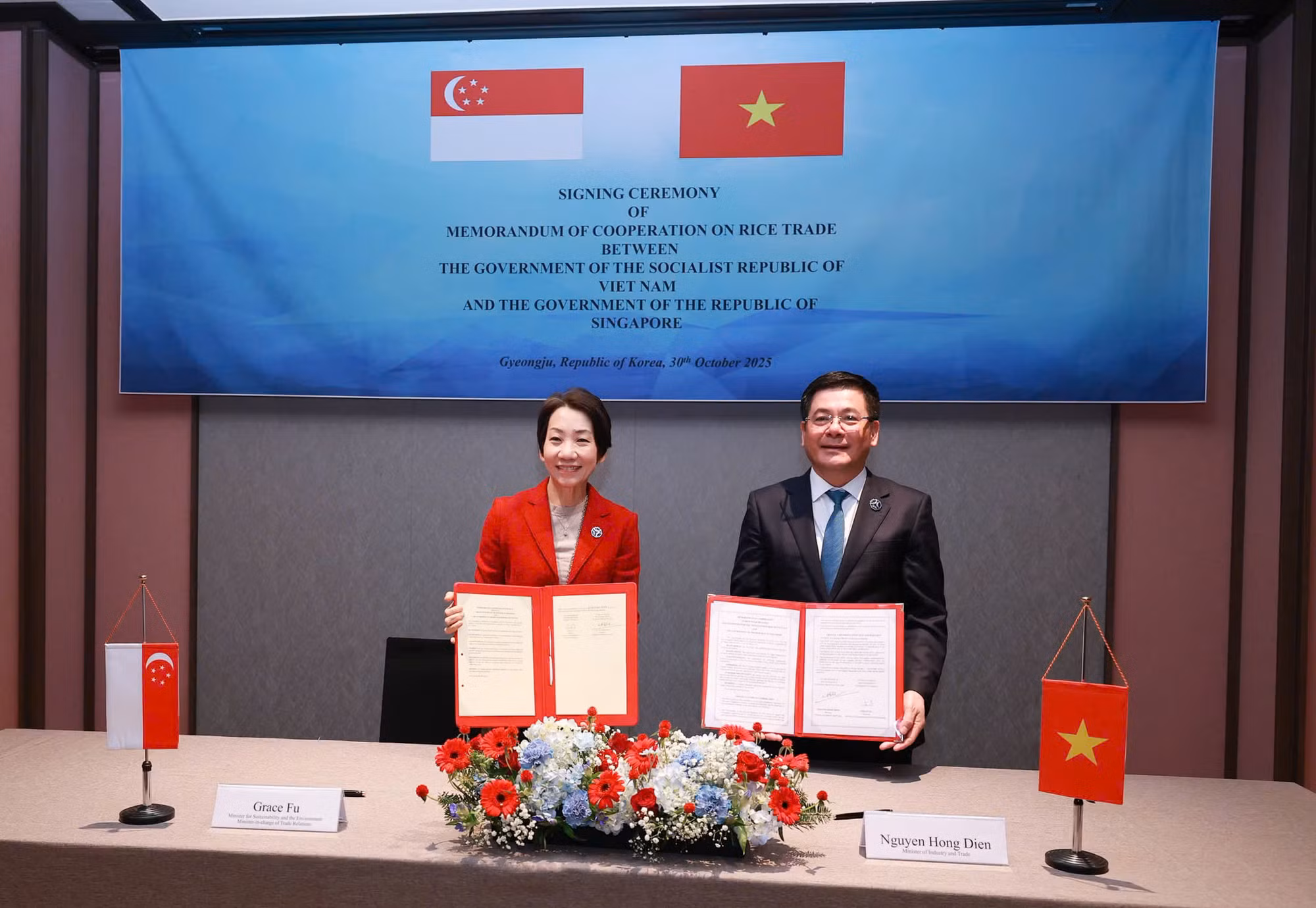 Việt Nam và Singapore ký Bản ghi nhớ hợp tác thương mại gạo -0