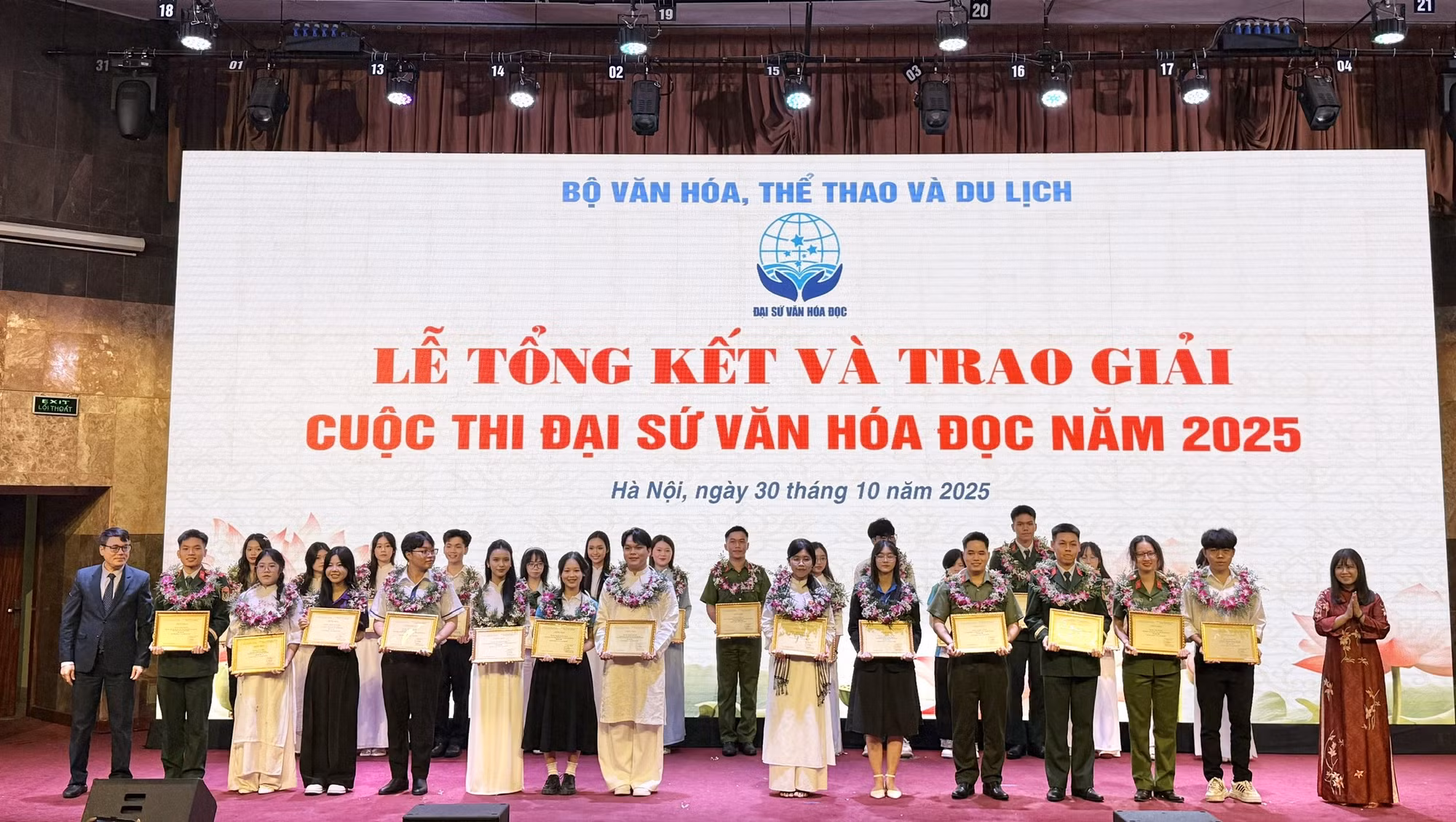 6 tập thể, cá nhân trong CAND đoạt giải Cuộc thi Đại sứ Văn hoá đọc toàn quốc 2025 -0