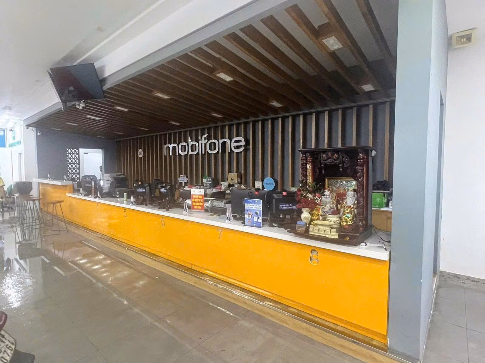MobiFone ứng phó khẩn cấp với mưa lũ miền Trung, đảm bảo mạng lưới duy trì, thông tin thông suốt -0