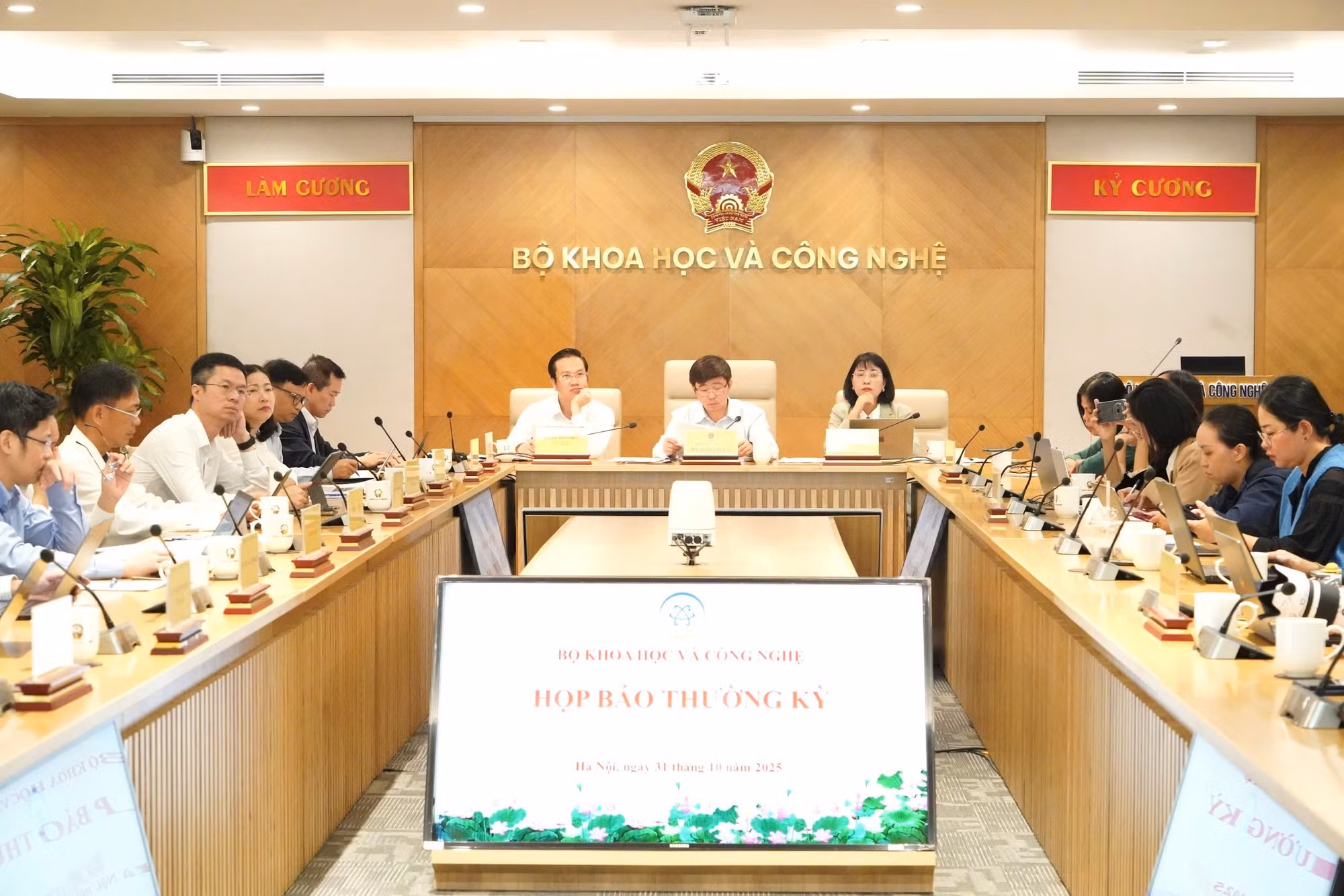 Thứ trưởng Bộ Khoa học và Công nghệ Bùi Hoàng Phương nhấn mạnh tính quyết liệt trong triển khai Nghị quyết 57 -0