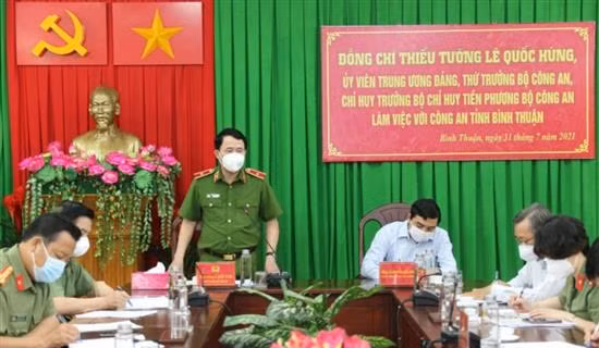 Thứ trưởng Lê Quốc Hùng thăm hỏi, động viên Công an xã vùng biên giới ảnh 4