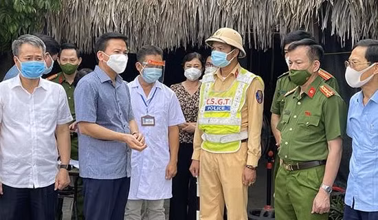 Ca nhiễm COVID-19 cộng đồng tăng cao, Thừa Thiên-Huế ban hành công điện khẩn ảnh 3