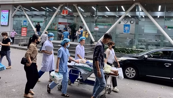 Xây dựng lộ trình tiến tới miễn viện phí, đề xuất tăng mức đóng BHYT