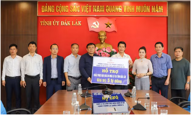 Tổng Công ty Phát điện 2 trao 8 tỷ đồng hỗ trợ tỉnh Đắk Lắk và Gia Lai khắc phục hậu quả thiên tai -0