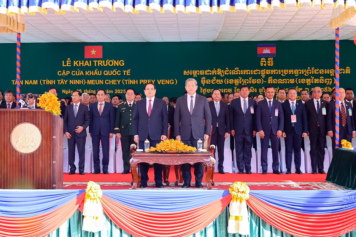 Thủ tướng Phạm Minh Chính cùng Thủ tướng Campuchia khai trương cặp cửa khẩu quốc tế mới -0