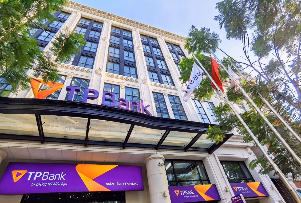 TPBank giảm lãi suất hỗ trợ người dân và doanh nghiệp vùng lũ -0