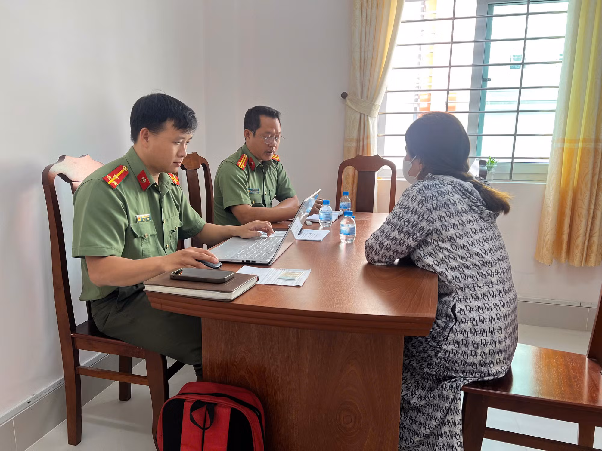 làm việc người đăng tải và chia sẻ thông tin không đúng sự thật trên không gian mạng.jpg -0