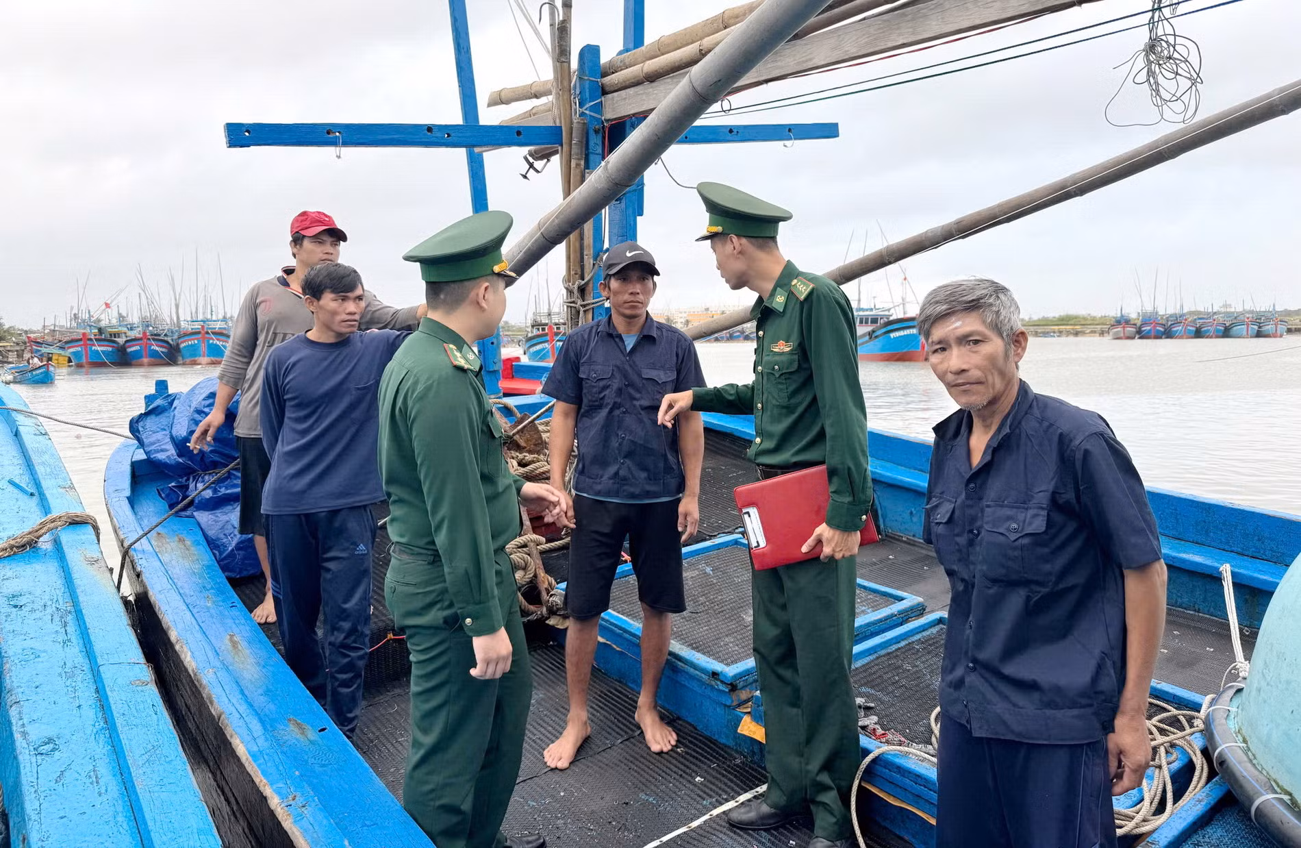 Vụ tàu cá chìm đắm ở Trường Sa: 3 ngư dân được cứu nạn đã về nhà, 1 thi thể được tìm thấy -0