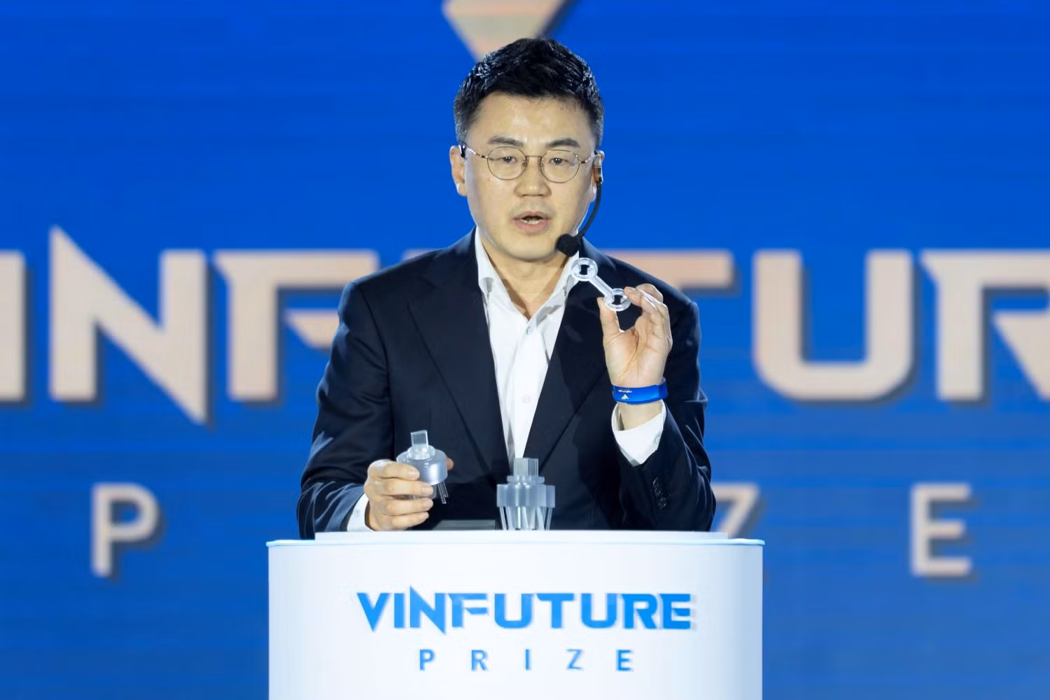 Bốn công nghệ “chạm tới tương lai” làm nóng Tuần lễ VinFuture 2025 -0