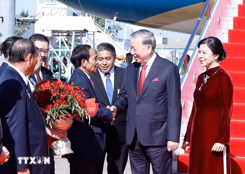 Tổng Bí thư Tô Lâm và Phu nhân đến Vientinane, bắt đầu thăm cấp Nhà nước tới Lào -1