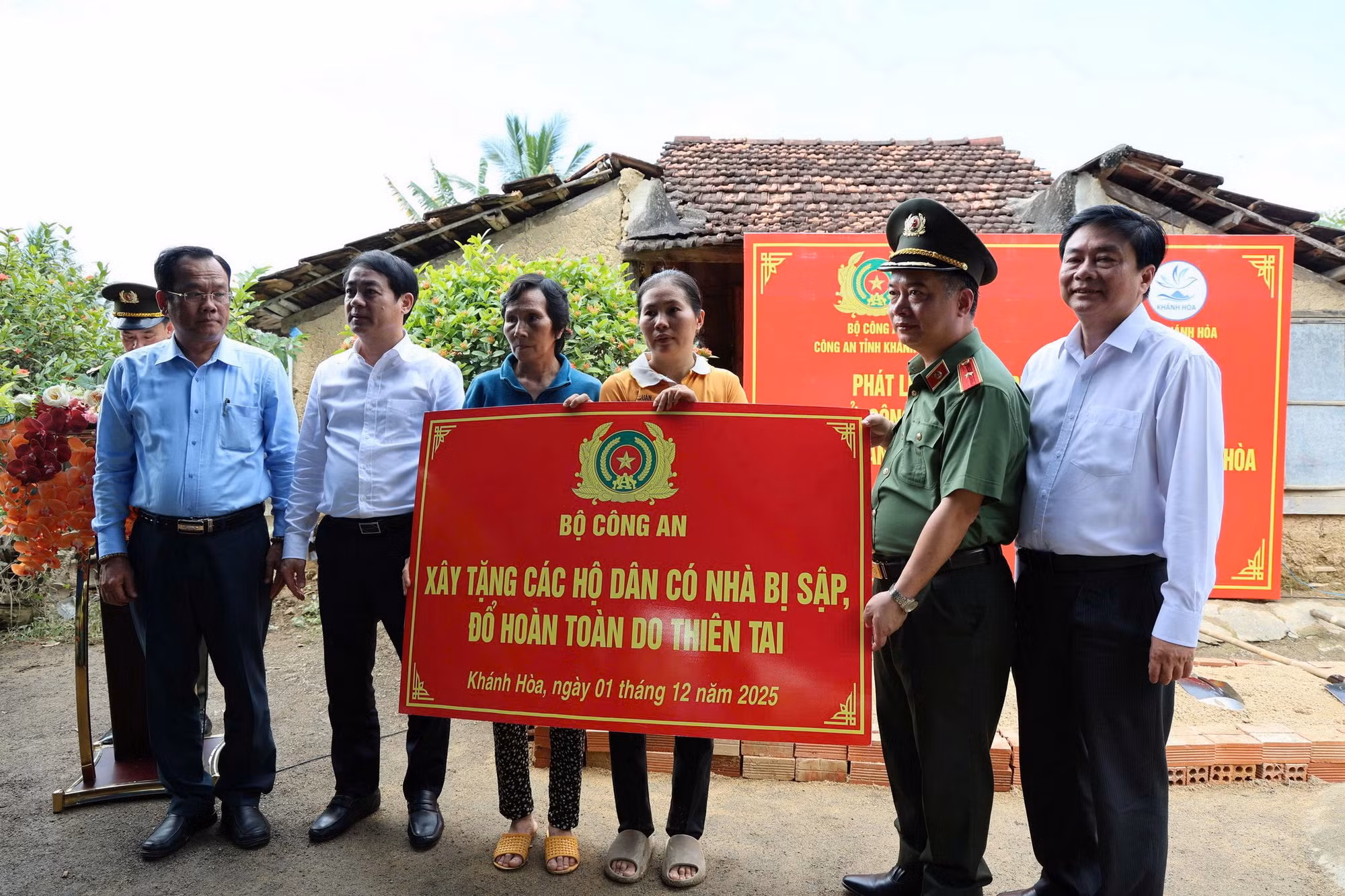Bộ Công an khởi công xây dựng nhà ở cho người dân bị thiệt hại do mưa lũ gây ra ở Khánh Hòa -0