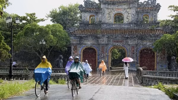 CSGT Hà Nội&nbsp;điều tiết, ngăn ùn tắc giao thông trước kỳ nghỉ lễ ảnh 13