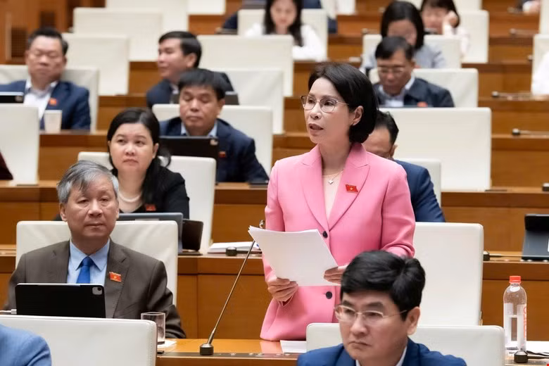 Cần chính sách đột phá hơn về tiền lương, phụ cấp để giữ chân y bác sĩ có chuyên môn -0