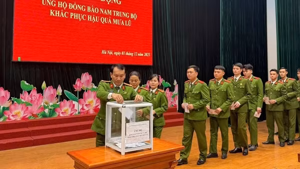 Trường Cao đẳng CSND I ủng hộ đồng bào Nam Trung Bộ bị thiệt hại do mưa lũ 653 triệu đồng