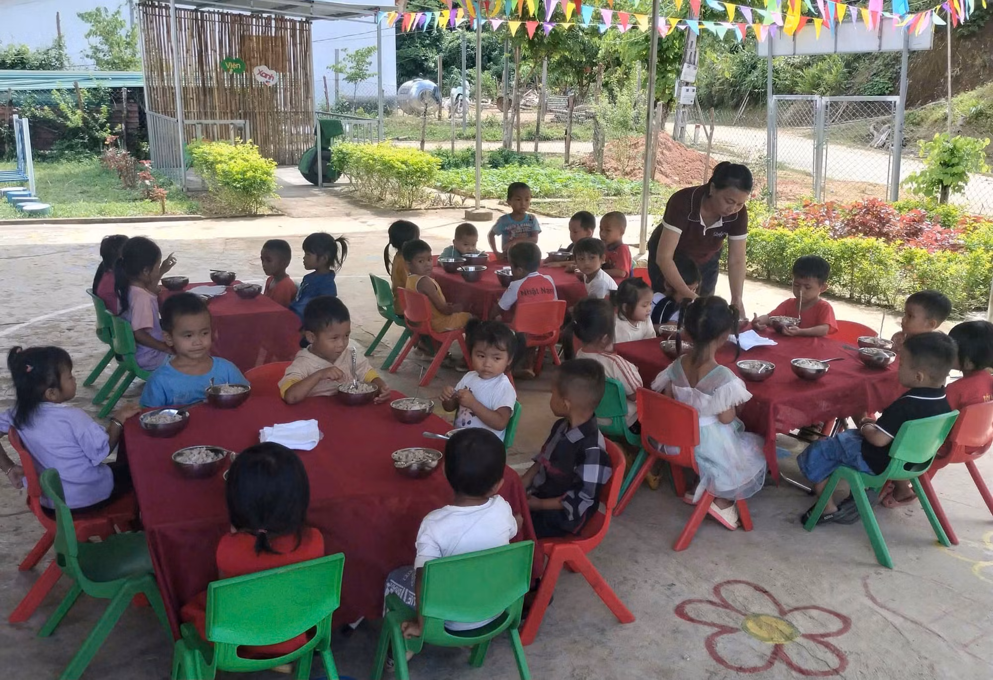 Các nhà hảo tâm gửi đơn lên công an đề nghị xác minh dự án “Nuôi em Nghệ An” -0