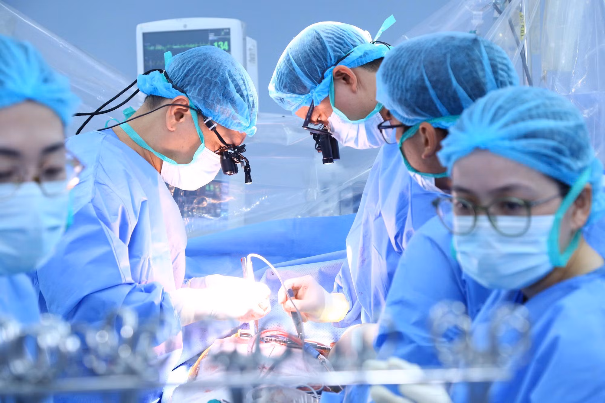 Bé trai 9 tuổi hồi sinh sau khi được ghép trái tim của một người trưởng thành -1