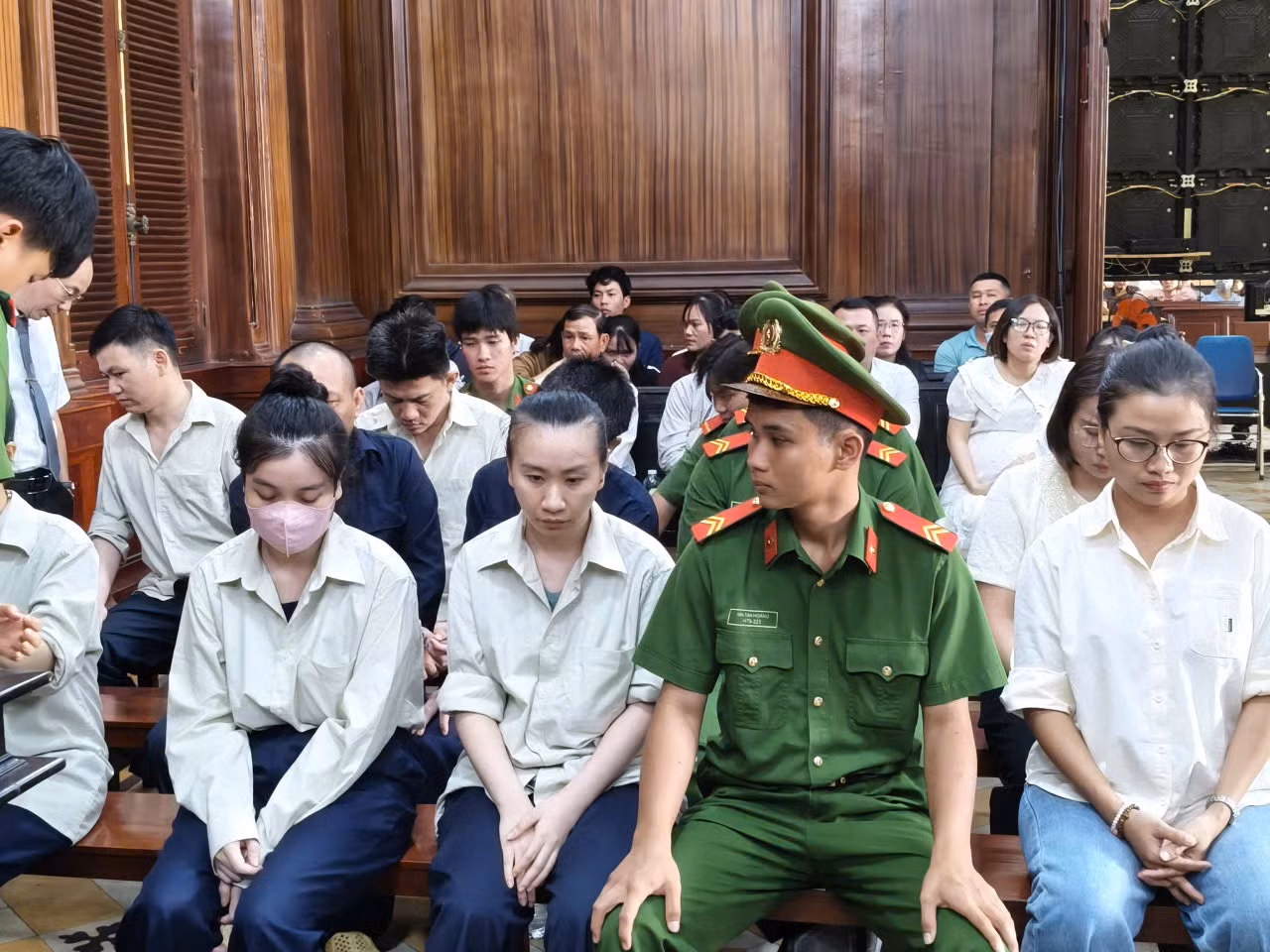 Tuyên án các bị cáo bán khống hàng ngàn chứng chỉ an toàn lao động -0