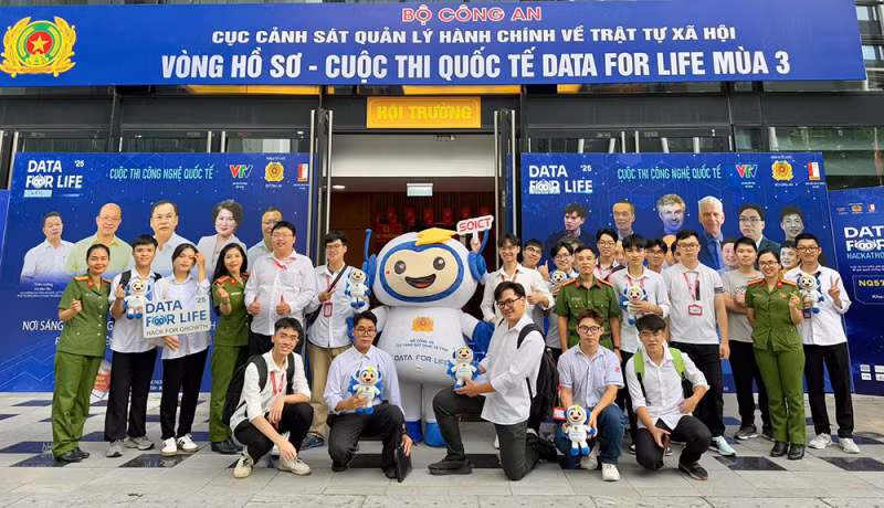 30 đội xuất sắc được lựa chọn vào vòng triển lãm cuộc thi Data for Life 2025 -0