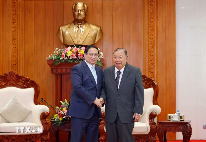 Tổng Bí thư Tô Lâm thăm, chúc sức khỏe các nguyên lãnh đạo Lào -0