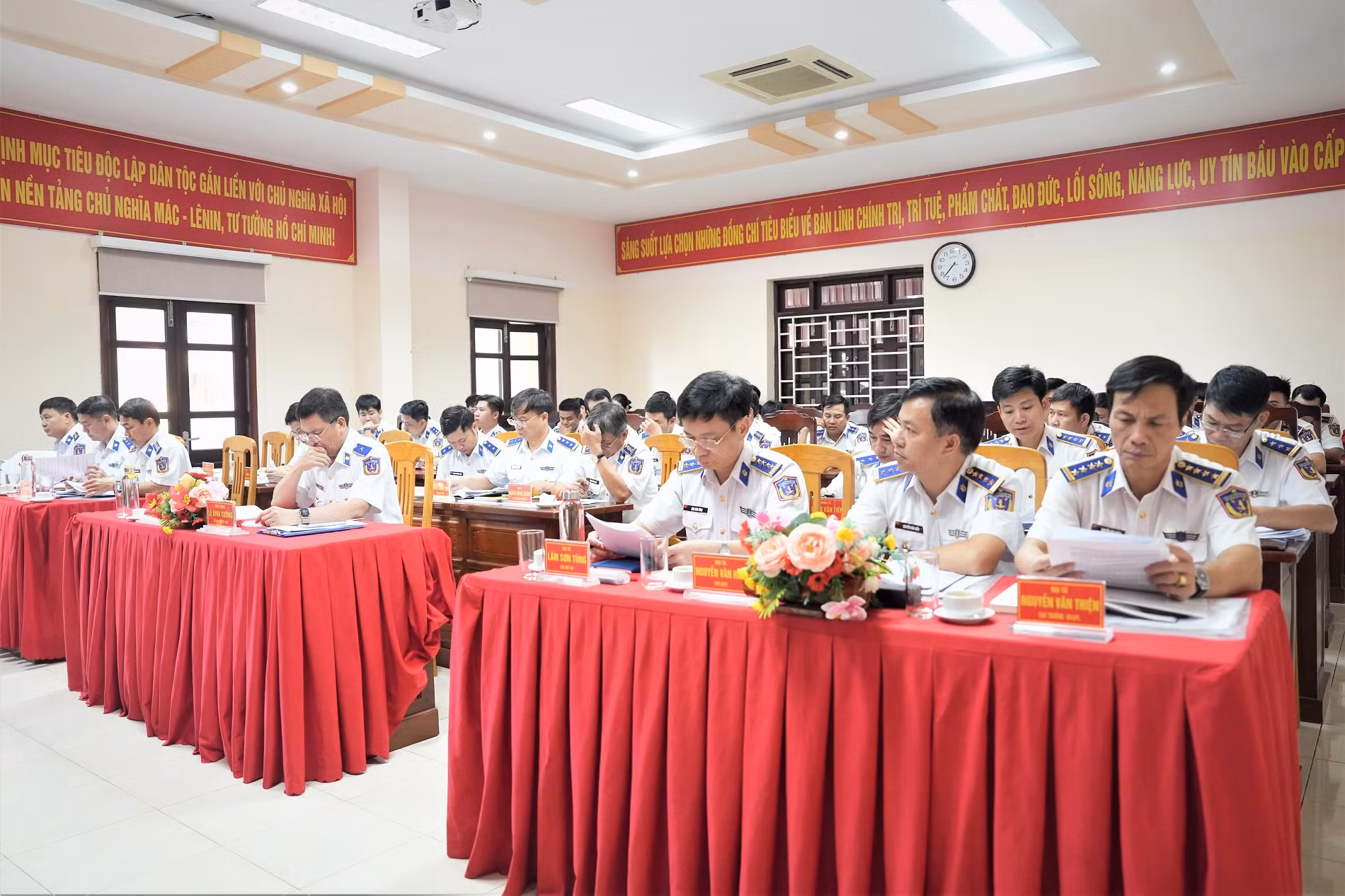Đẩy mạnh tuyên truyền pháp luật, tình yêu biển đảo cho học sinh -2