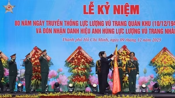 Quân khu 7 kỷ niệm 80 năm Ngày truyền thống và đón nhận danh hiệu Anh hùng LLVTND