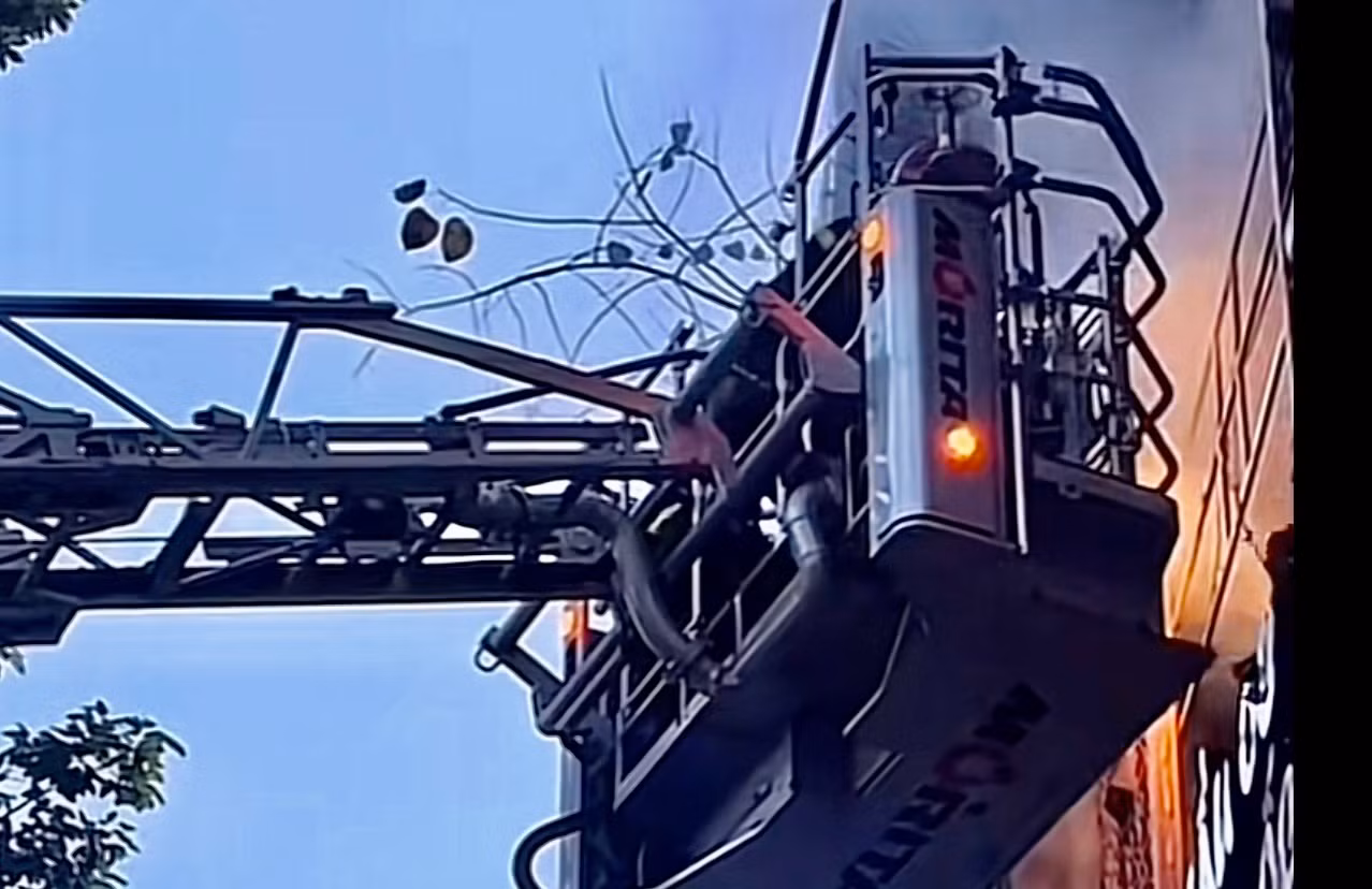 Bên trong hiện trường vụ cháy quán ốc khiến 4 người tử vong -0