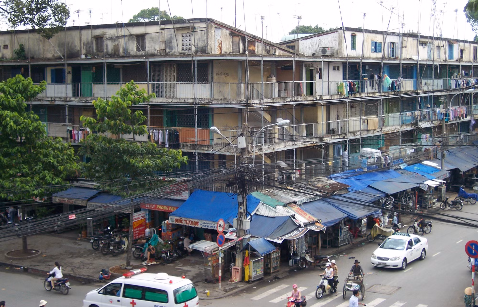 Ì ạch di dời người dân khỏi các chung cư hỏng nặng ở TP Hồ Chí Minh -0