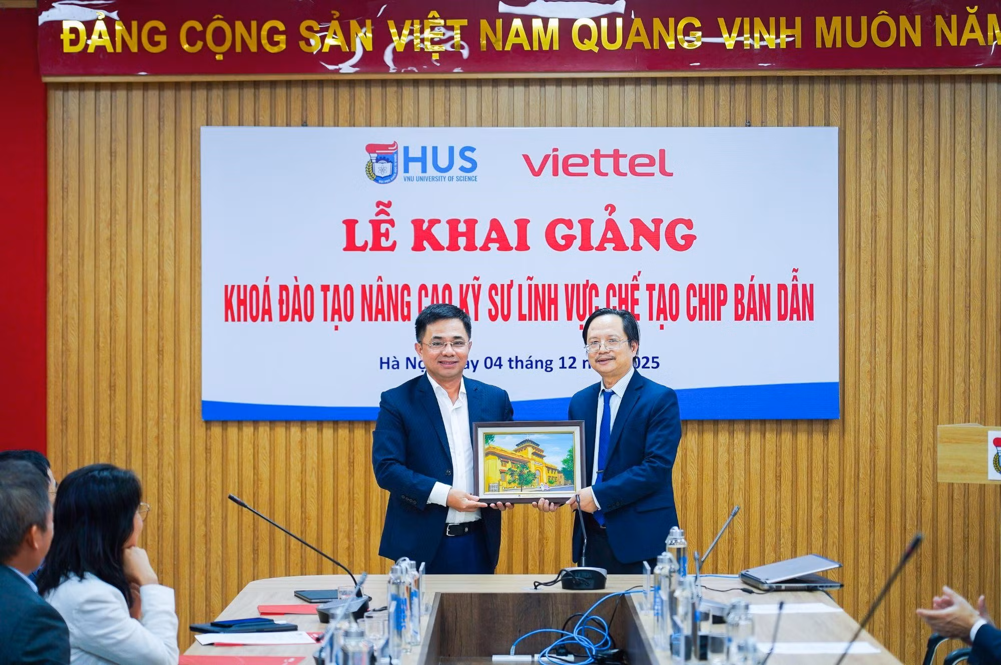 Viettel khởi động đào tạo kỹ sự, đặt nền móng cho nhà máy bán dẫn đầu tiên của Việt Nam -0