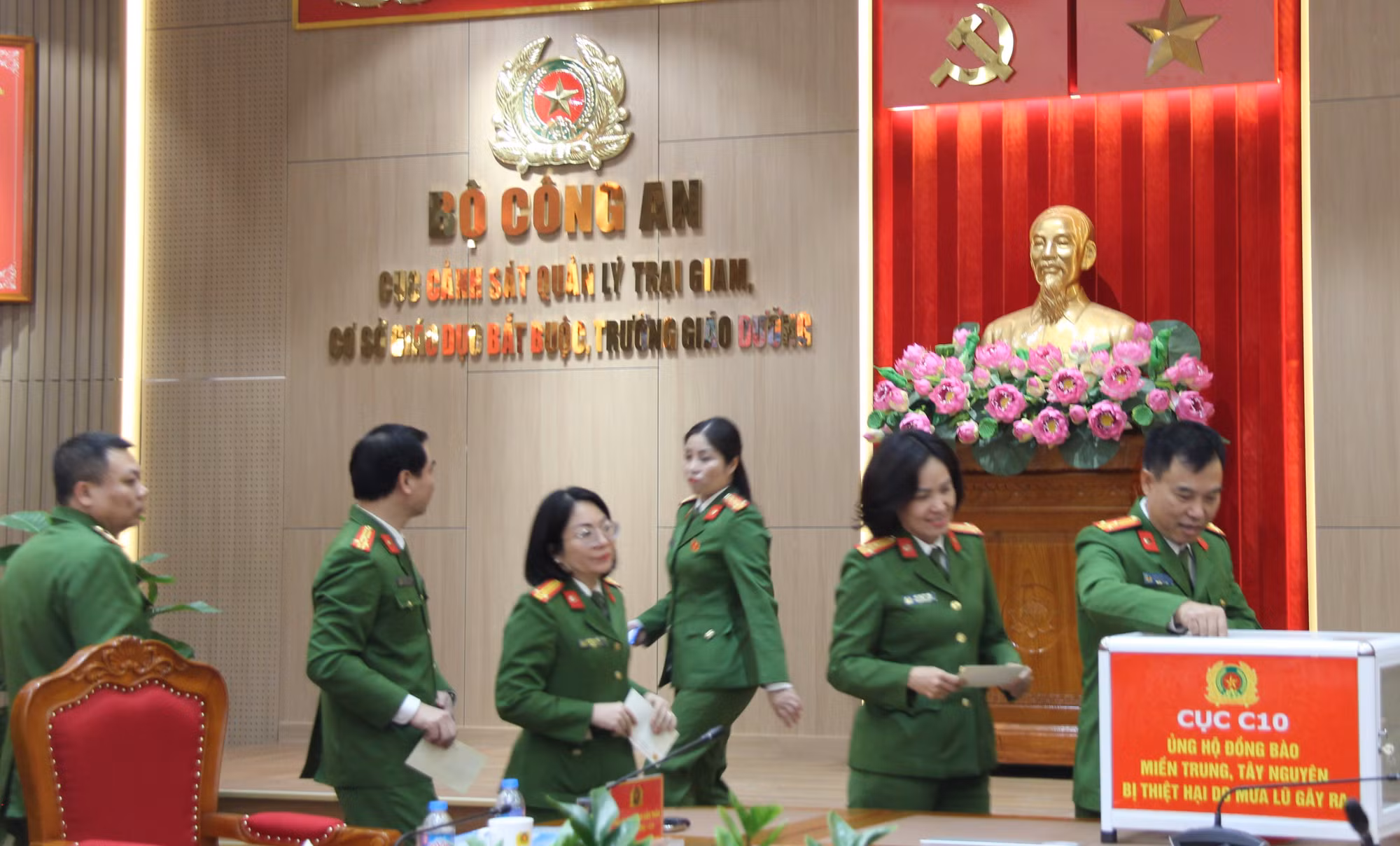 Lực lượng Cảnh sát Quản lý trại giam ủng hộ đồng bào miền Trung, Tây Nguyên bị thiệt hại do bão, lũ -3