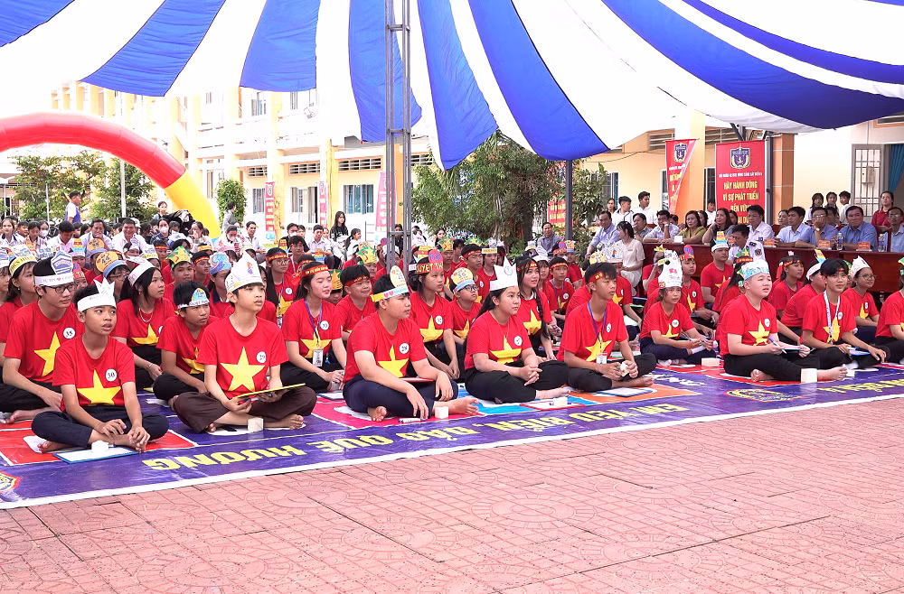 Bồi đắp lòng yêu nước, tình yêu biển đảo cho học sinh ven biển phía Nam -0
