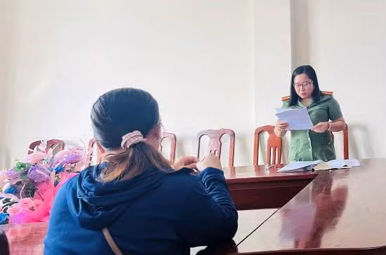 Xử phạt 2 đối tượng đăng tải thông tin sai sự thật về mưa lũ ở Đắk Lắk -0