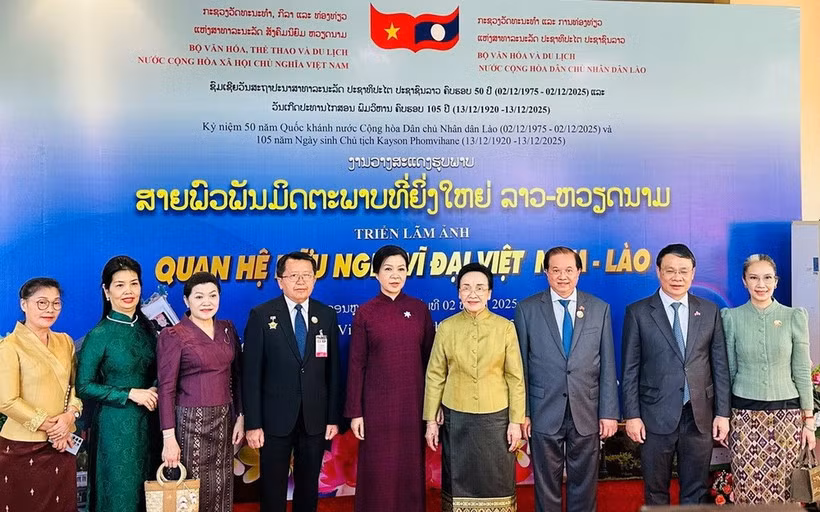 Phu nhân Ngô Phương Ly dự Khai mạc Tuần phim Việt Nam và Triển lãm ảnh Việt Nam-Lào -0