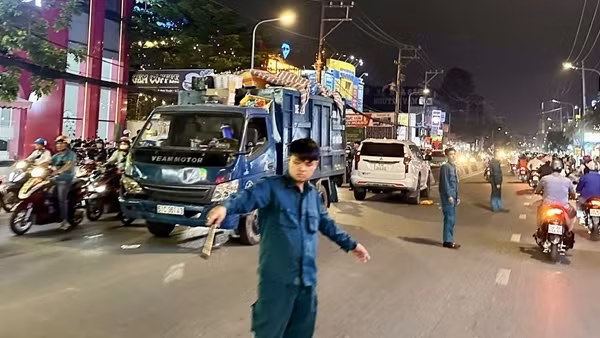 Va chạm liên hoàn&nbsp;với xe chở rác, 1 người tử vong