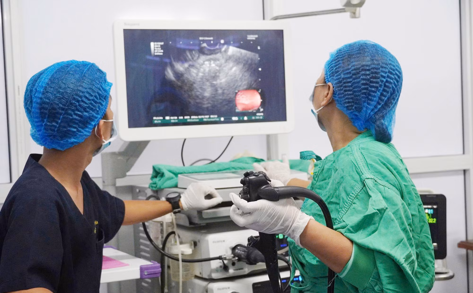 Cứu sống bệnh nhận bị nang giả tụy cực lớn -0