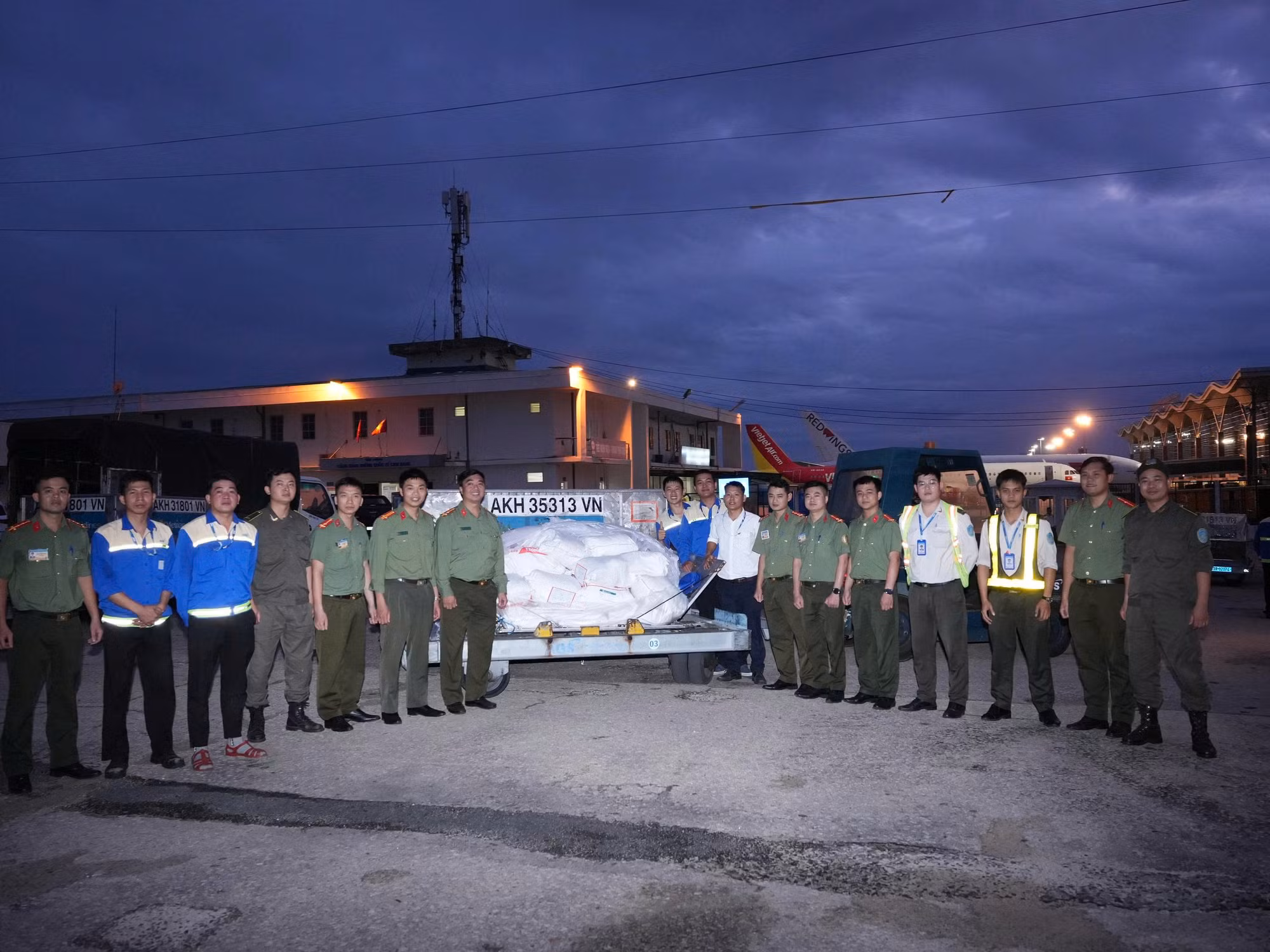 Học viện ANND ủng hộ 26 tấn nhu yếu phẩm hỗ trợ đồng bào các tỉnh bị thiệt hại do lũ lụt -0