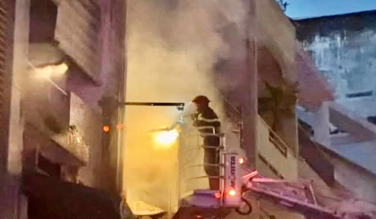 Vụ cháy quán bún ốc khiến 4 người tử vong: Tòa nhà làm quán ăn bị bít bùng, không lối thoát hiểm -1