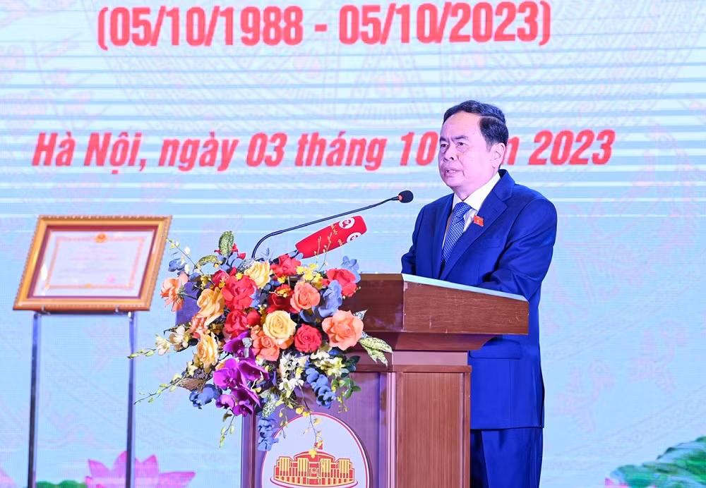 Báo Đại biểu Nhân dân đón nhận Huân chương Lao động hạng Nhất -0