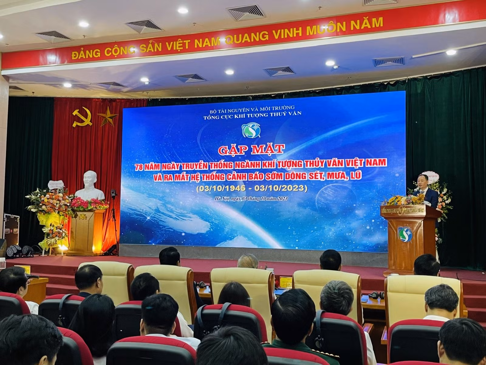 Ra mắt hệ thống cảnh báo sớm dông sét, mưa lũ -0
