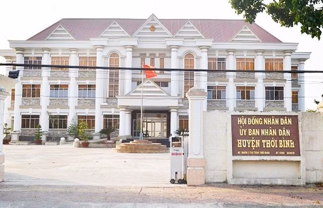 Kiểm điểm Chủ tịch huyện trong đấu thầu mua lúa giống, phân bón -0