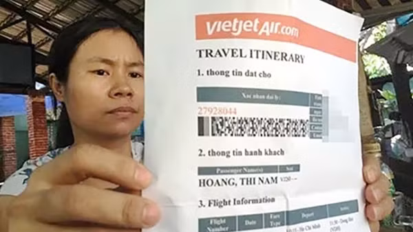 Tham vé máy bay giá rẻ, “ôm” nhầm giấy lộn