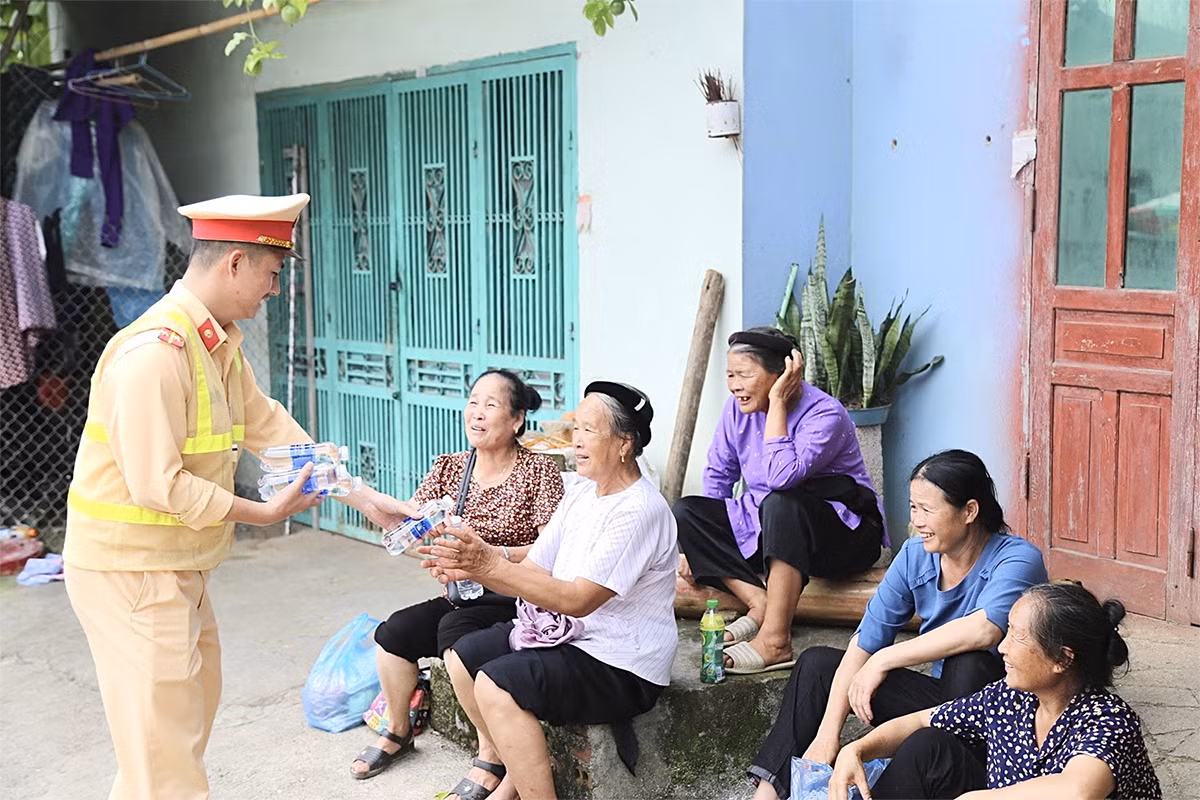 Ra quân bảo đảm ANTT Lễ hội du lịch thác Bản Giốc năm 2023 -0