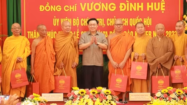 Chủ tịch Quốc hội chúc mừng lễ Sene Đolta của đồng bào Khmer
