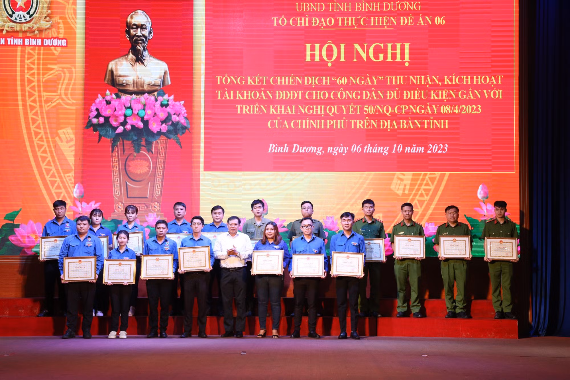Bình Dương hoàn thành vượt chỉ tiêu kích hoạt định danh điện tử mức 2 -0