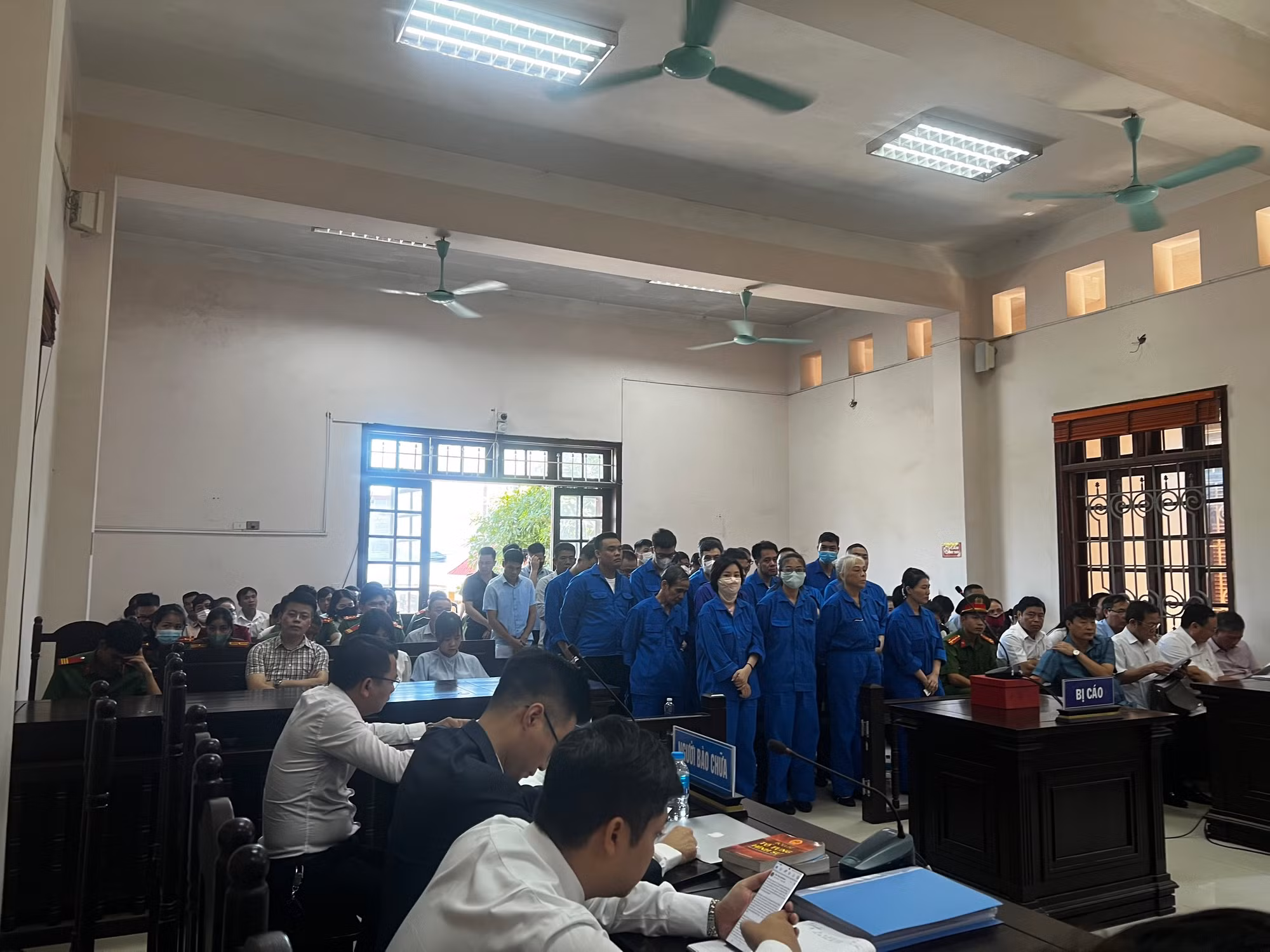 Hai cựu lãnh đạo Sở ở Thái Nguyên hầu tòa trong vụ khai thác hơn 3 triệu tấn than lậu -0