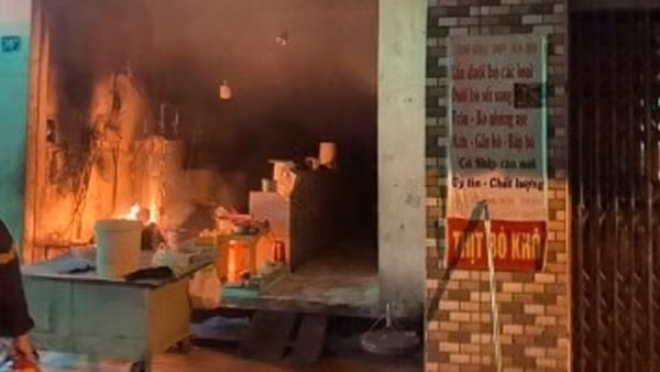Hải Phòng: Kịp thời cứu 4 nạn nhân mắc kẹt trong đám cháy