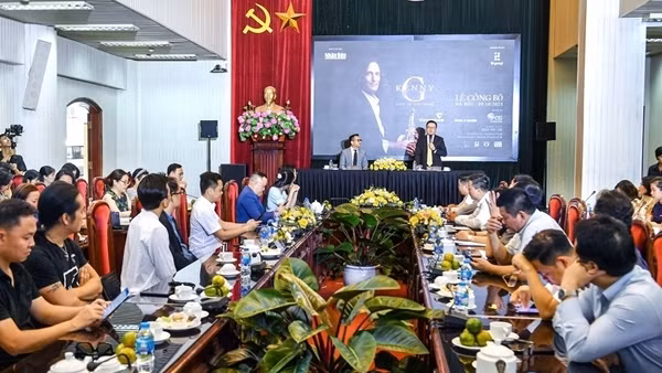 Huyền thoại saxophone Kenny G tham gia dự án âm nhạc vì cộng đồng tại Việt Nam