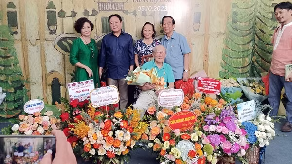 Hà Nội đẹp như trong cổ tích qua bộ tiểu họa đặc biệt của họa sĩ Ngọc Linh