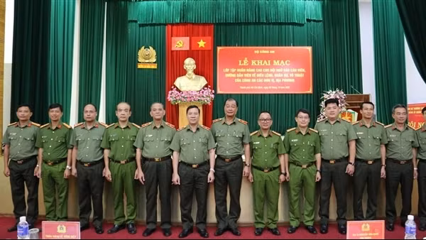 Nâng cao công tác điều lệnh, quân sự, võ thuật CAND cho hơn 300 CBCS